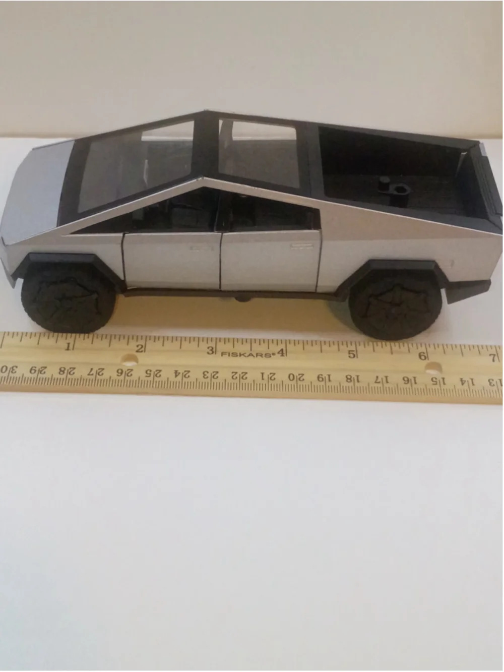 Tulsa cyber truck 1:32 model outdoors open heavy with sound pullback